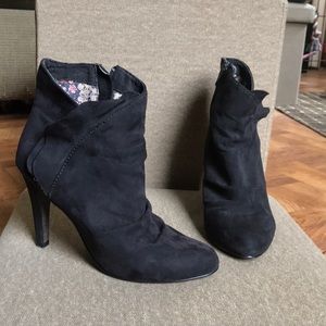 R2 heeled booties